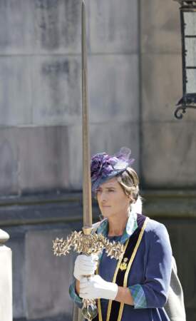 Le couronnement écossais de Charles III - La chancelière de l'Université de Glasgow, Katherine Grainger porte l'épée Elizabeth, renommée ainsi en hommage à la défunte souveraine
