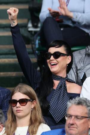 Katy Perry dans les tribunes du tournoi de tennis de Wimbledon.