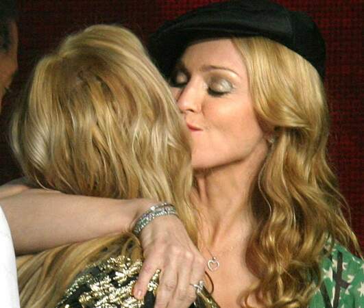 Au risque d'en décevoir certains, Madonna a volontairement voulu créer un scandale planétaire afin de promouvoir la remise des récompenses américaines de la pop music.