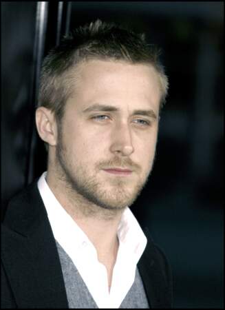 En 2007, il incarne le personnage de Lars Lindstrom dans le film Une fiancée pas comme les autres. Il a 27 ans