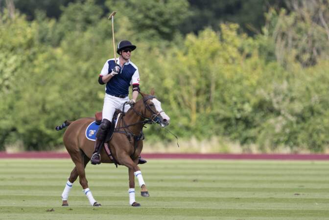 Royal Charity Polo Cup : le prince William lors d'un match de polo caritatif à Windsor.