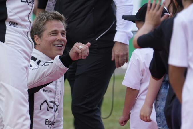 Brad Pitt sur le tournage de son prochain film lors d'une course de Formule 1 sur le circuit Silverstone