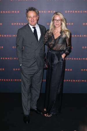Avant-première du film Oppenheimer à Paris : Jason Clarke et sa femme Cecile Breccia.