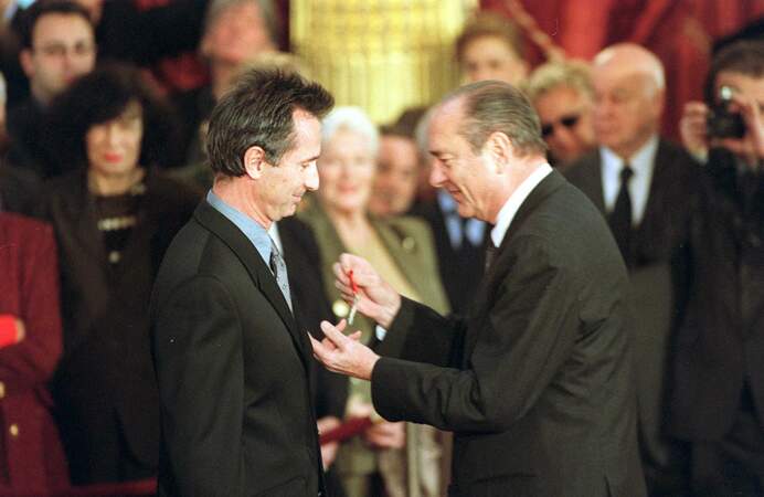En 2001, il est fait Chevalier de la légion d'honneur par Jacques Chirac. Il a 49 ans