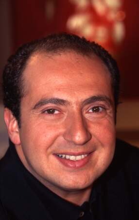 En 2000, il réalise son premier film, Quasimodo d'El Paris dans lequel il joue également.
