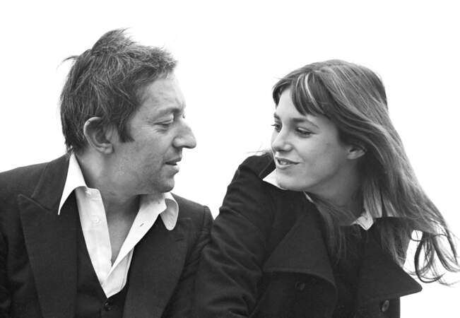 Après avoir demandé le divorce, Jane Birkin quitte l’Angleterre et pose ses valises à Paris. Sa route croise celle de Serge Gainsbourg, fraîchement largué par Brigitte Bardot. 