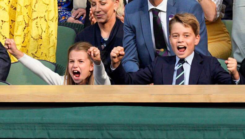 Finale hommes de Wimbledon opposant Novak Djokovic à Carlos Alcaraz le 16 juillet 2023 :  Prince George et Princess Charlotte de Galles.