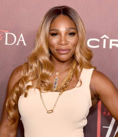 Serena Williams adopte un blond aux sublimes reflets 