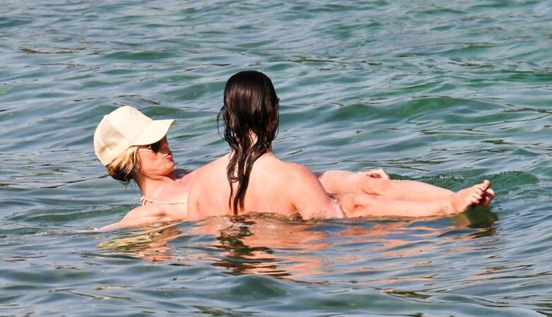 Heidi Klum et son mari Tom Kaulitz se rapprochent et s'amusent dans l'eau