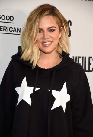 Khloe Kardashian adopte un blond nuancé 