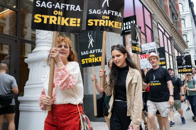 Manifestation à Los Angeles, les acteurs rejoignent le mouvement de grève des scénaristes : Susan Sarandon.