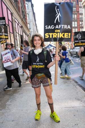 Manifestation à Los Angeles, les acteurs rejoignent le mouvement de grève des scénaristes : Tatiana Maslany.
