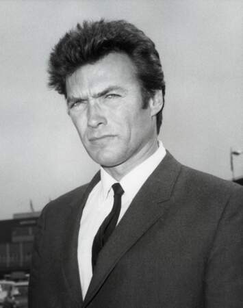 Clint Eastwood a alors une relation avec une danseuse prénommée Roxanne Tunis avec qui - il ne le saura que des années plus tard - il a eu une fille, baptisée Kimber, en 1964.