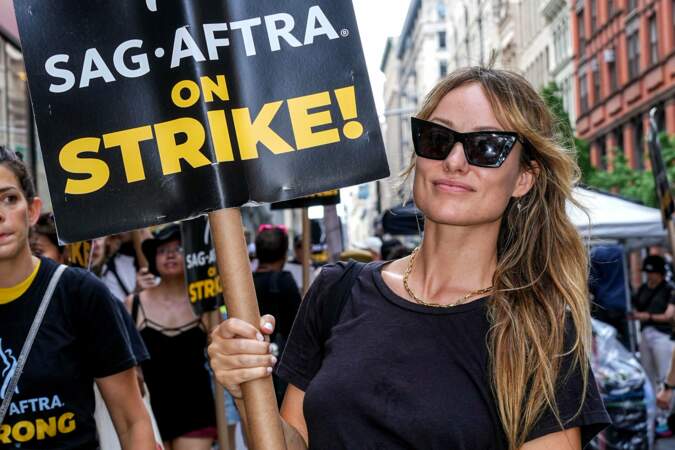 Manifestation à Los Angeles, les acteurs rejoignent le mouvement de grève des scénaristes : Olivia Wilde.