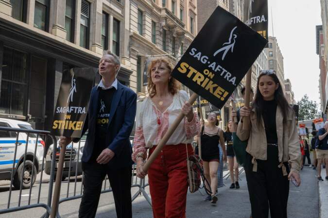 Manifestation à Los Angeles, les acteurs rejoignent le mouvement de grève des scénaristes : Susan Sarandon.