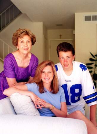 Roxanne Tunis, Kimber Eastwood et son fils Clinton dans la maison presque entièrement meublée par Clint Eastwood.