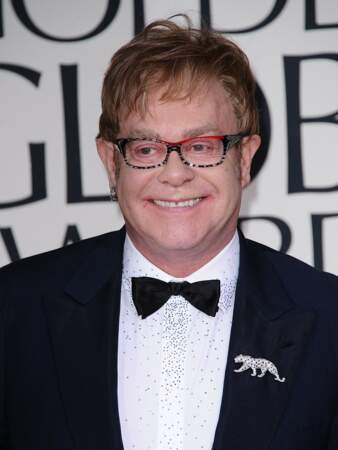 En 2012, Elton John confie tous les titres de son catalogue des années 1970 à un groupe électro australien, Pnau. Il a alors 65 ans.