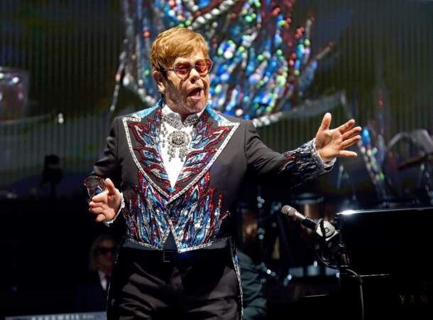 En 2019, Elton John donne tout de même un concert à Oakland. Il a 72 ans.