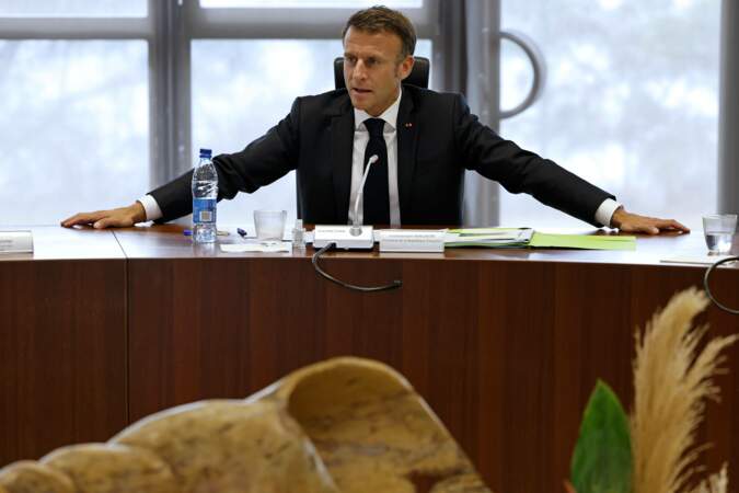 Emmanuel Macron finit par un speech au Sénat de Nouméa