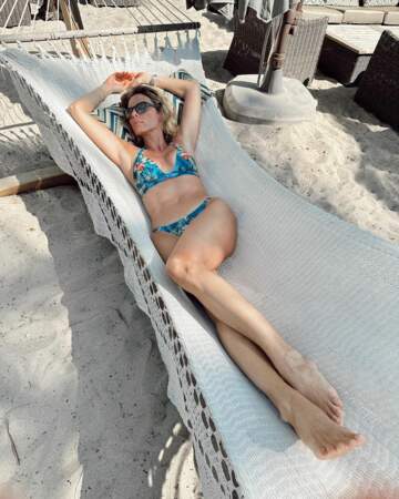 Sylvie Tellier en bikini coloré