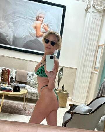 Sharon Stone en bikini bestial