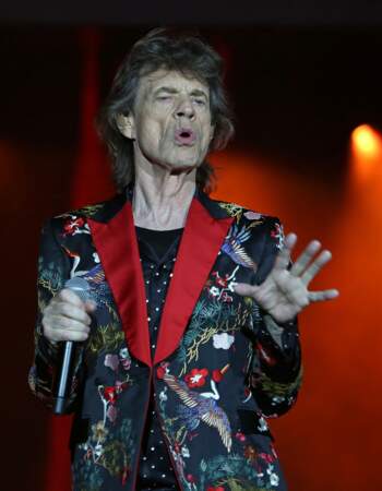 En 2017, à 74 ans, Mick Jagger se produit en concert à L'Arena de Nanterre, près de Paris. 