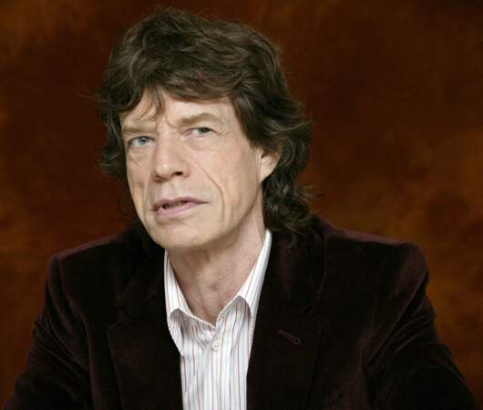 En 2004, Mick Jagger co-écrit la bande originale du film Alfie de Dave Stewart. Cela lui vaudra un Grammy Award. 