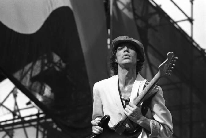 S'il est très présent sur scène, Mick Jagger assure dès les années 70 se désintéresser de l'univers du show business. 