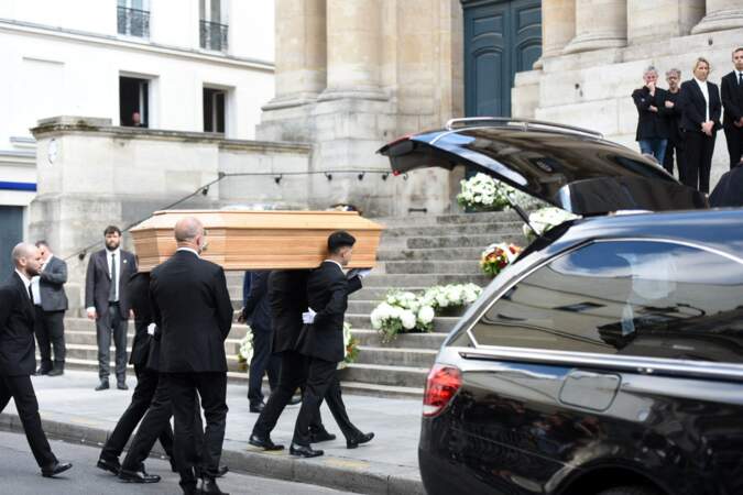 Le cercueil lors des funérailles de Jane Birkin à l'église Saint Roch à Paris, le 24 juillet 2023.