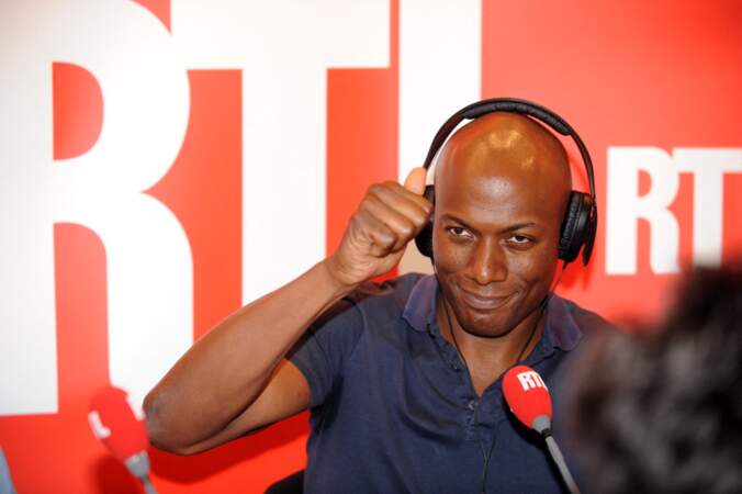 A 36 ans, en septembre 2009, parallèlement à ses activités sur TF1, il rejoint la station de radio RTL pour animer chaque samedi Le Journal inattendu, succédant ainsi à Christophe Hondelatte.

