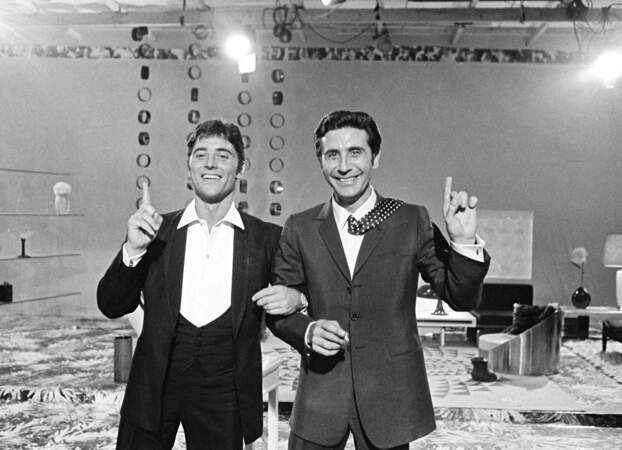À partir de 1963 et jusqu'en 1971, Sacha Distel anime des émissions de variétés à la télévision, dont les Sacha Show de Maritie et Gilbert Carpentier. 