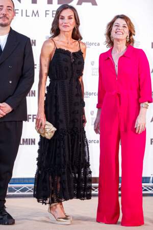 La reine Letizia d'Espagne et Irene Jacob assistent à la cérémonie de clôture de la 13e édition de l'Atlántida Film Fest le 30 juillet 2023 à Majorque, en Espagne. 