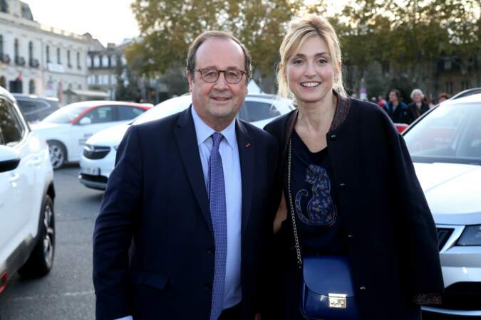Lorsque François Hollande se présente à la présidentielle cinq ans plus tard, Julie Gayet, proche du parti socialiste, fait donc sa connaissance par l'intermédiaire de son fils. 
