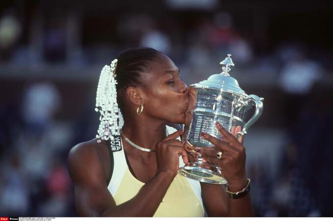 C’est avec sa première victoire dans un grand tournoi en 1999 Flushing Meadows, à l'âge de 18 ans, que Serena Williams fait son entrée dans la cour des grands du tennis mondial. 