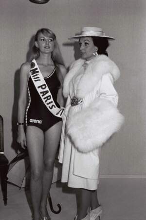 Elle est élue Miss Élégance en 1957 alors qu'elle est mannequin chez Balenciaga. Sur cette photo prise en 1980, elle a 48 ans