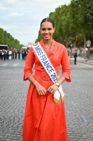 Indira Ampiot, Miss France 2023, a écrit : "Toutes mes condoléances à la famille ainsi qu’aux proches."