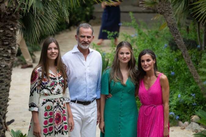 La famille réunie avec le roi Felipe VI et la reine Letizia d’Espagne, avec les princesses Leonor et Sofia d'Espagne