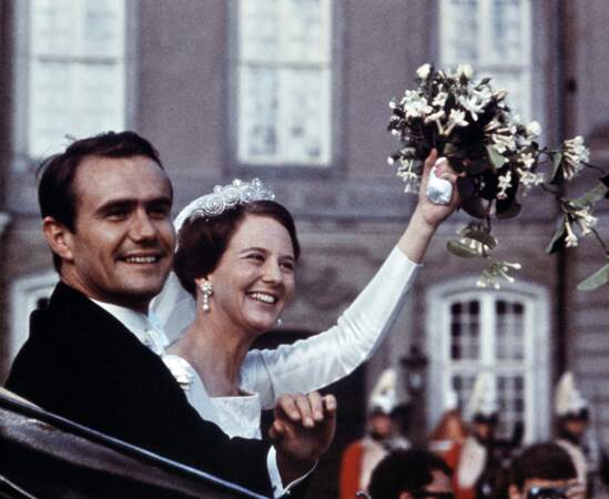 Margrethe II est la fille de Frédéric IX
et Ingrid de Suède. Le 10 juin 1967, elle épouse le Français Henri de Laborde de Monpezat qui devient alors le prince Henrik de Danemark.