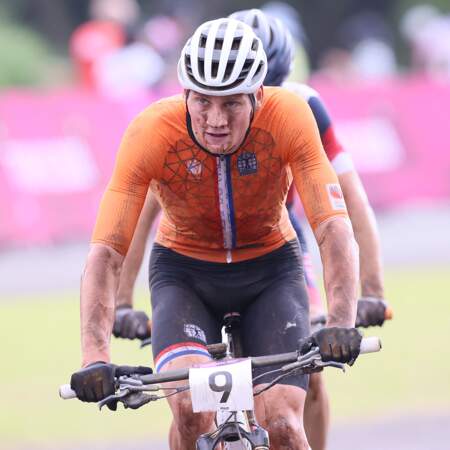 Le 31 janvier 2021 à Ostende, Mathieu van der Poel gagne son quatrième titre de champion du monde de cyclo-cross. 