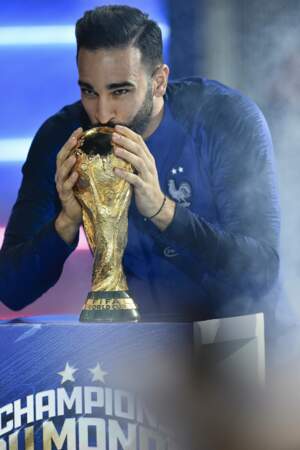 Le15 juillet 2018, Adil Rami représente la France et remporte la Coupe du monde. 
