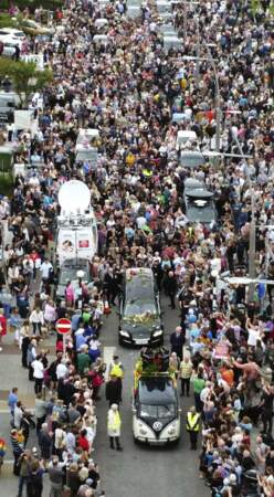 La foule était impressionnante dans les rues, alors que le cortège passait à travers Bray, ville où a grandi Sinéad O'Connor.