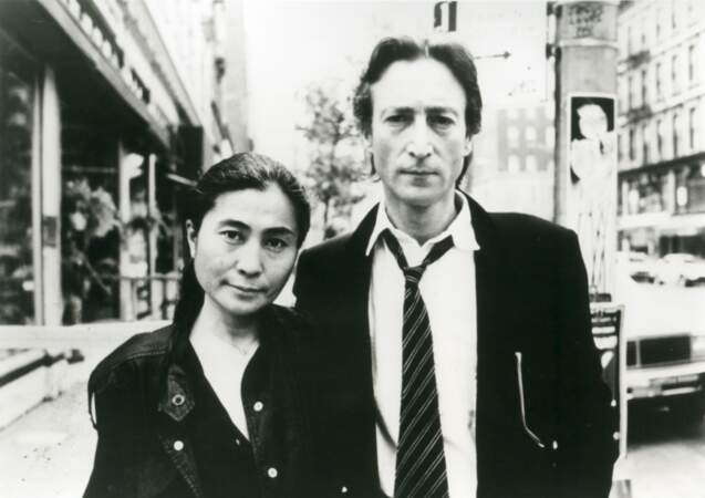 Le chanteur anglais John Lennon et la chanteuse japonaise Yoko One ont formé un grand couple de la musique