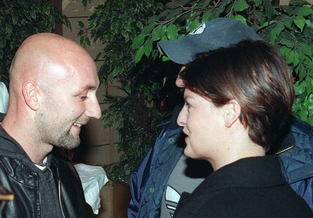 Son couple avec l'acteur Kyle MacLachlan n'ayant pas duré, elle rencontre Fabien Barthez en 1998. Il se sépare un an plus tard