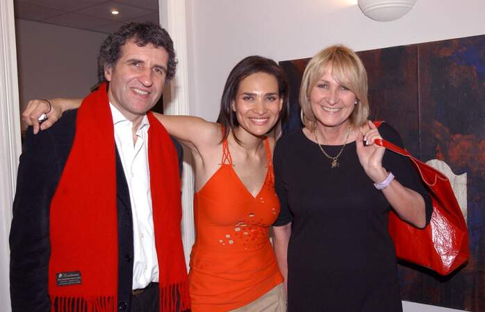 En 1997, il devient directeur adjoint de la rédaction de France 2. En 2002 sur la photo avec Frederique Bedos et sa femme Julie, il a 51 ans