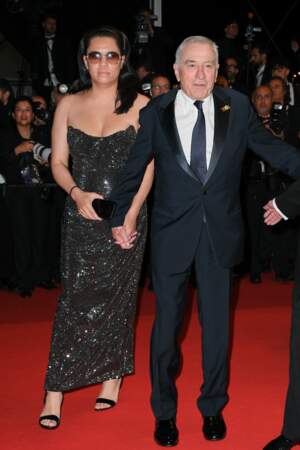 En mai 2023, De Niro a partagé qu'il avait accueilli son septième enfant, Gia Virginia Chen De Niro