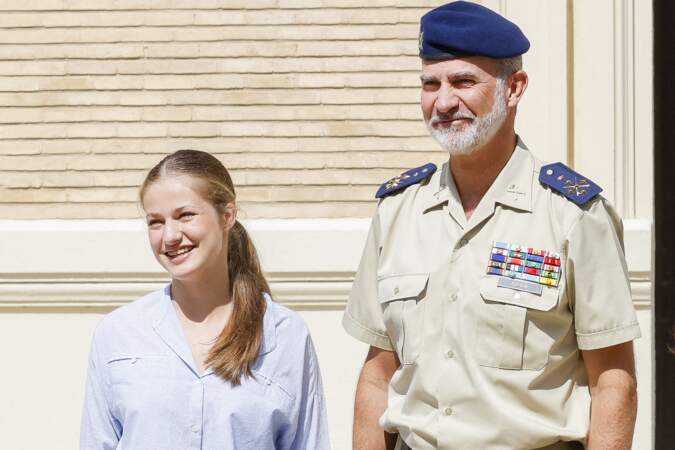 Le roi d'Espagne Felipe VI et la princesse des Asturies Leonor de Borbon, à l'Académie militaire générale de Saragosse, en Espagne, le 17 août 2023. 