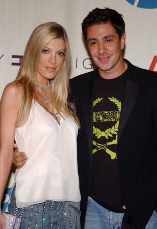 Côté vie privée, Tori Spelling épouse l'acteur Charlie Shanian en juillet 2004. Ils divorcent un an plus tard.