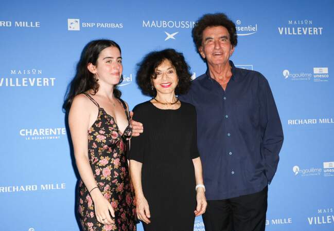 Jack Lang avec sa femme Monique et leur petite fille Anna lors du photocall de la cérémonie d'ouverture du 16ème festival du film francophone d'Angoulême