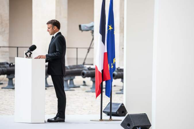 Emmanuel Macron a ensuite partagé un discours émouvant sur la carrière du général.