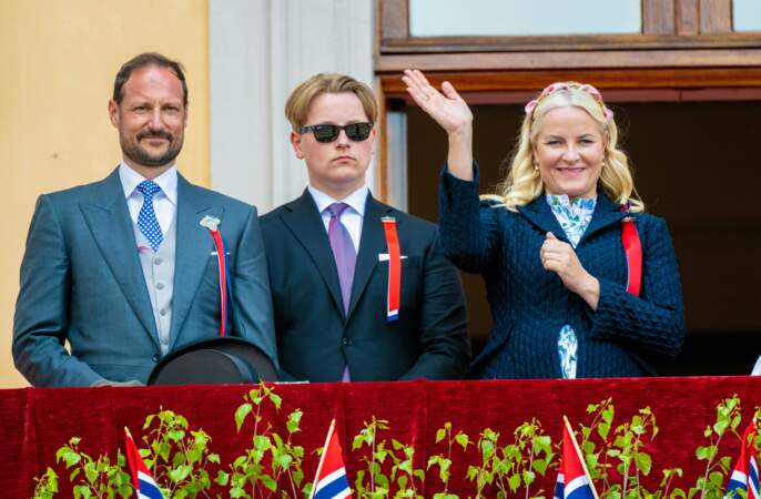 Le prince Sverre Magnus aux cotés de son père le Prince Haakon et sa mère Mette-Marit.